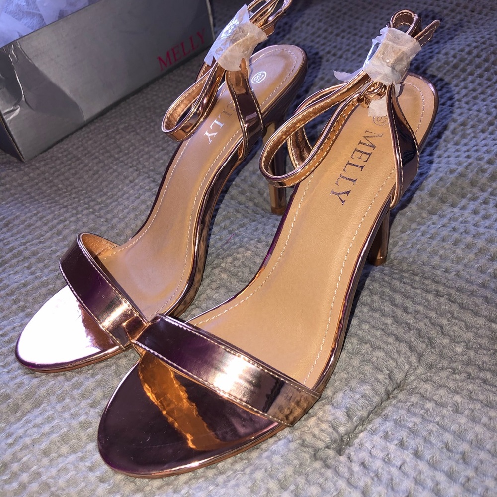 Rose gold heels🕊